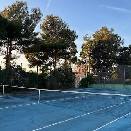 Avec Piscine. Agde