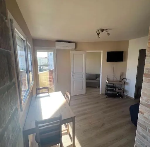 Avec Piscine. Appartement Agde